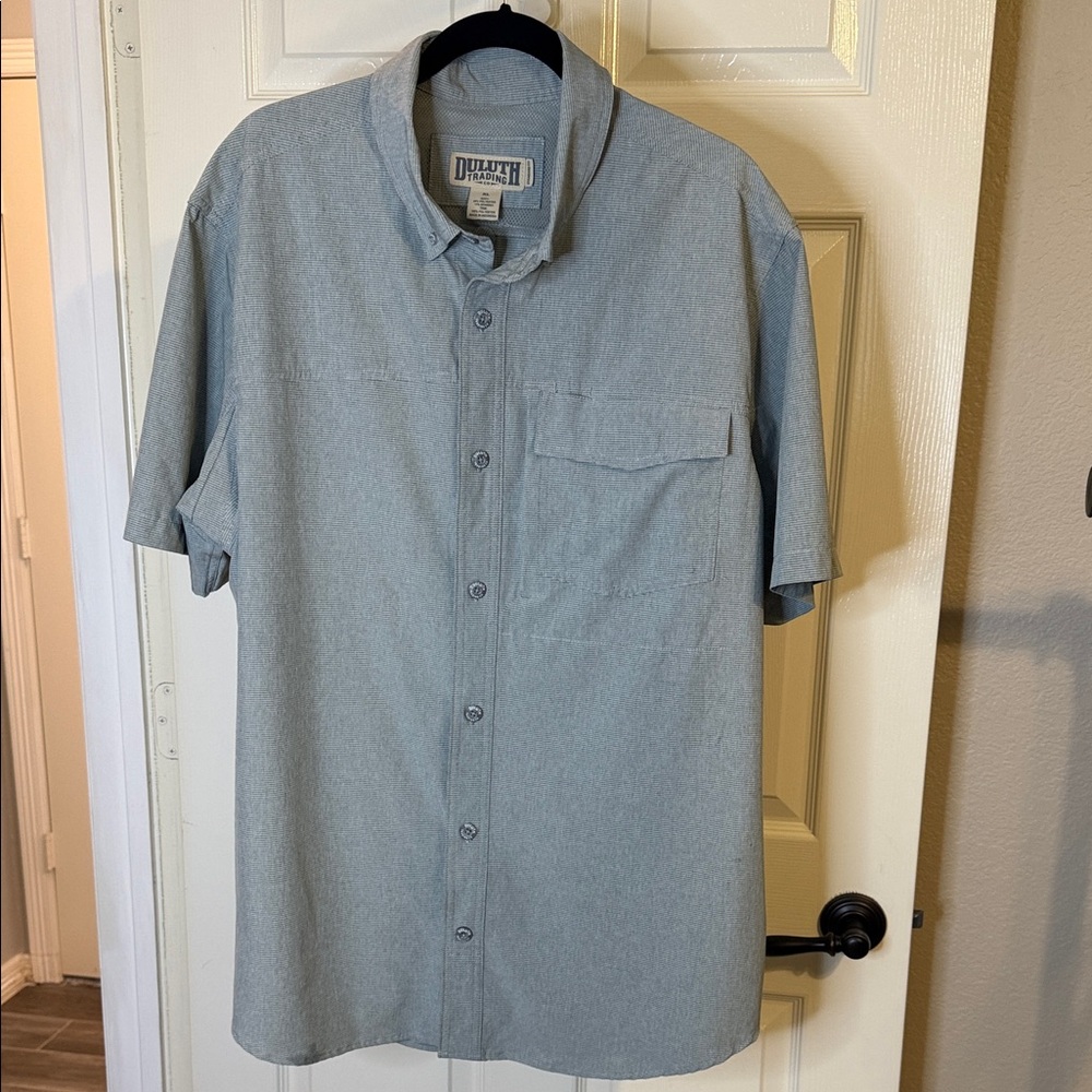 Duluth Trading Co Men's Light Gray Short Sleeve Shirt